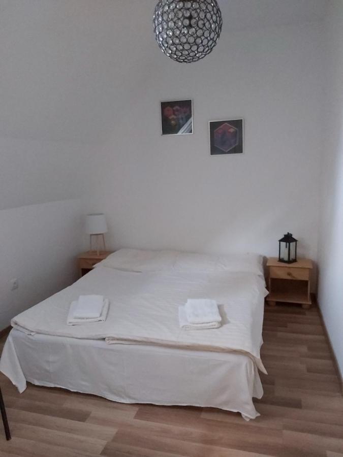 Bed and Breakfast Platanus Panzió Zamárdi Exterior foto